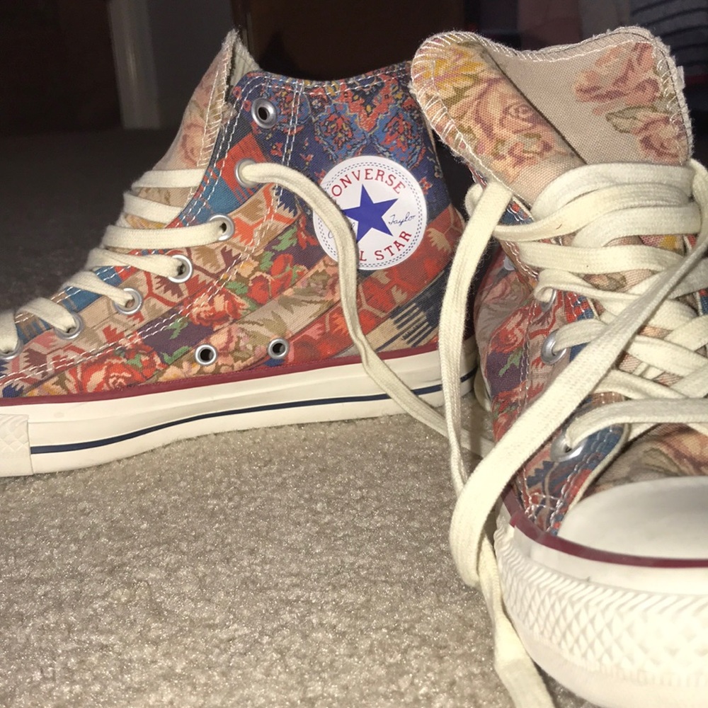 Converse - Picture 2 of 4